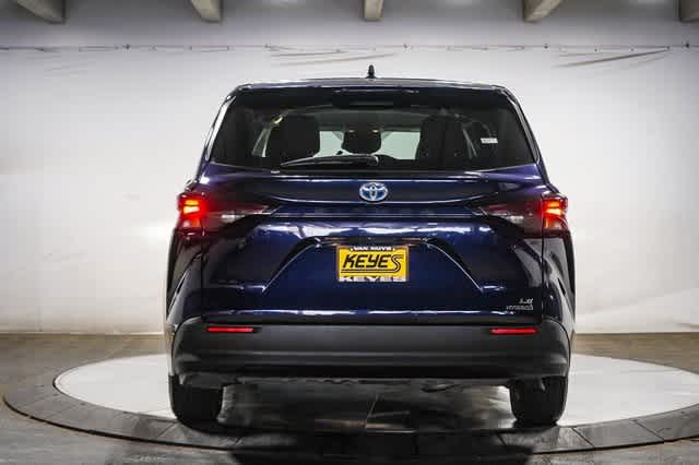 2024 Toyota Sienna LE 4