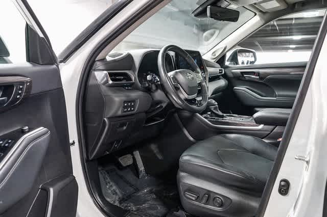 Thumbnail: 2022 Toyota Highlander - 19