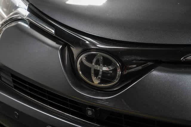 Thumbnail: 2017 Toyota RAV4 - 8