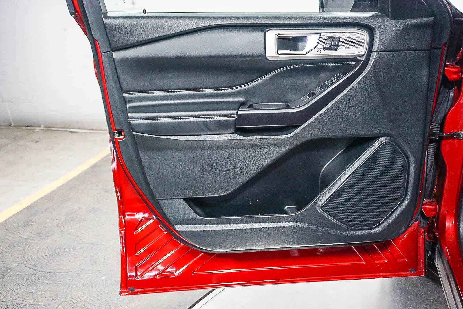 Thumbnail: 2020 Ford Explorer - 24