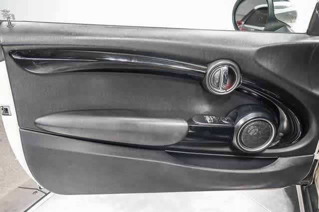Thumbnail: 2015 MINI Cooper Hardtop - 21