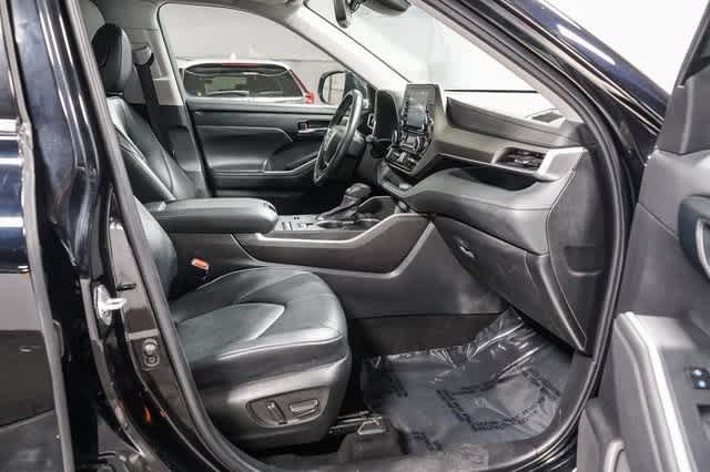 Thumbnail: 2022 Toyota Highlander - 18