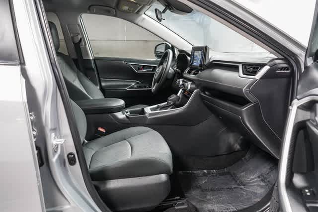 Thumbnail: 2021 Toyota RAV4 - 17