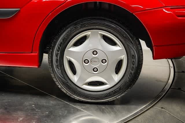 Thumbnail: 2002 Ford Focus - 10