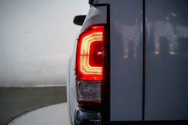 Thumbnail: 2017 Toyota Tacoma - 10