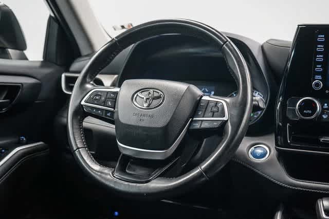 Thumbnail: 2022 Toyota Highlander - 16