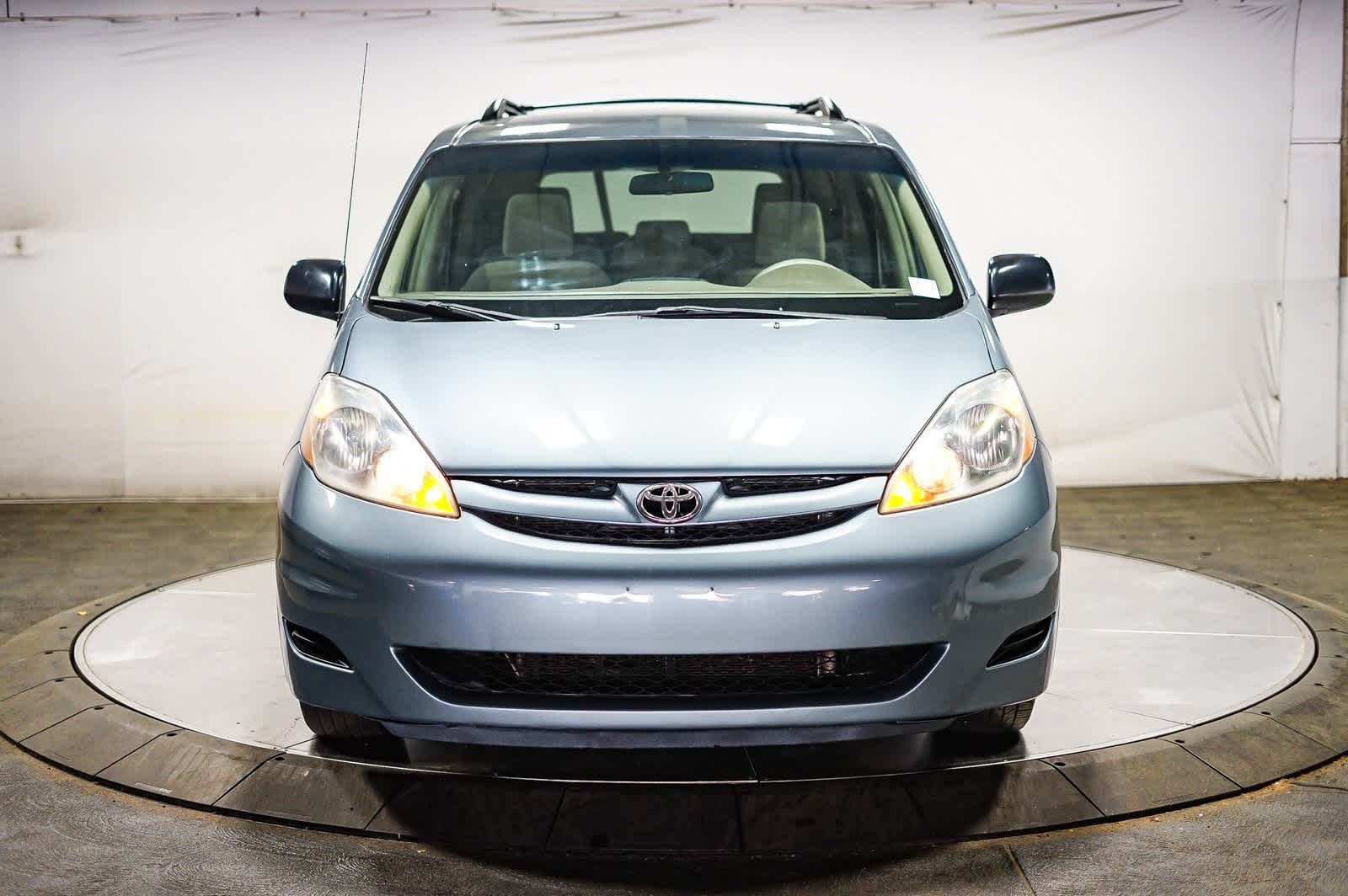 Thumbnail: 2010 Toyota Sienna - 2