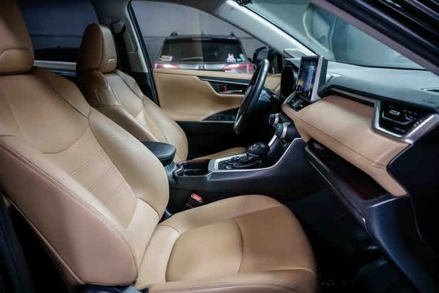 Thumbnail: 2019 Toyota RAV4 - 17