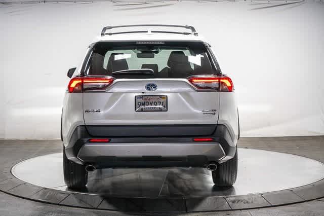 Thumbnail: 2021 Toyota RAV4 - 3