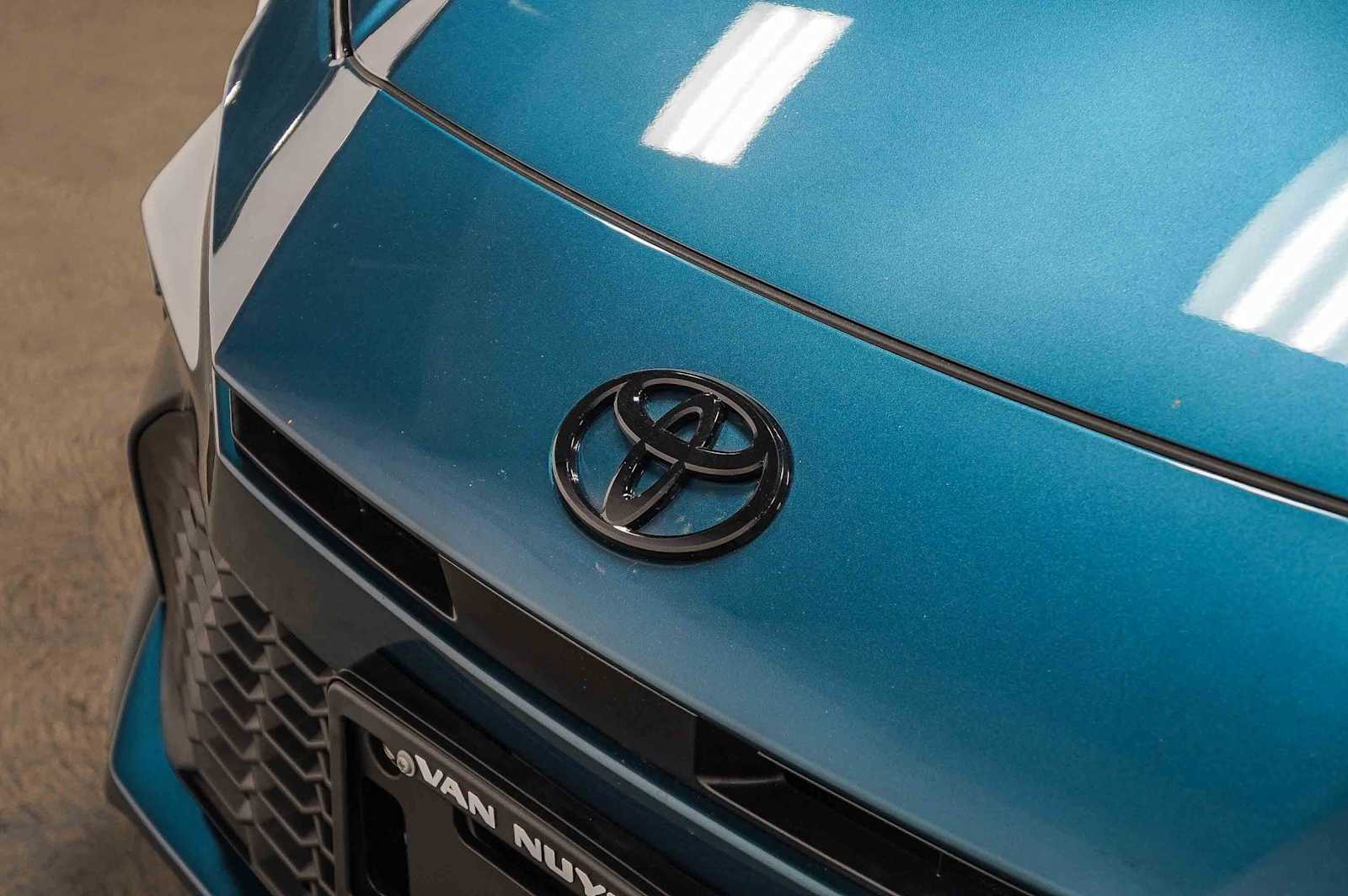 Thumbnail: 2025 Toyota Camry - 9