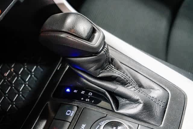 Thumbnail: 2021 Toyota RAV4 - 21