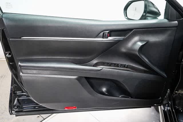 2022 Toyota Camry SE 22