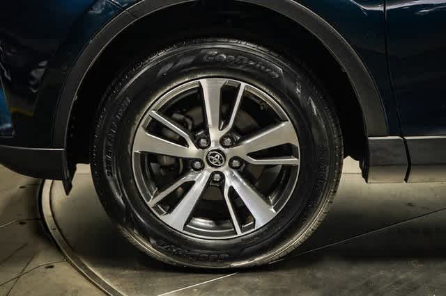 Thumbnail: 2018 Toyota RAV4 - 9