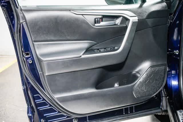 Thumbnail: 2022 Toyota RAV4 - 20
