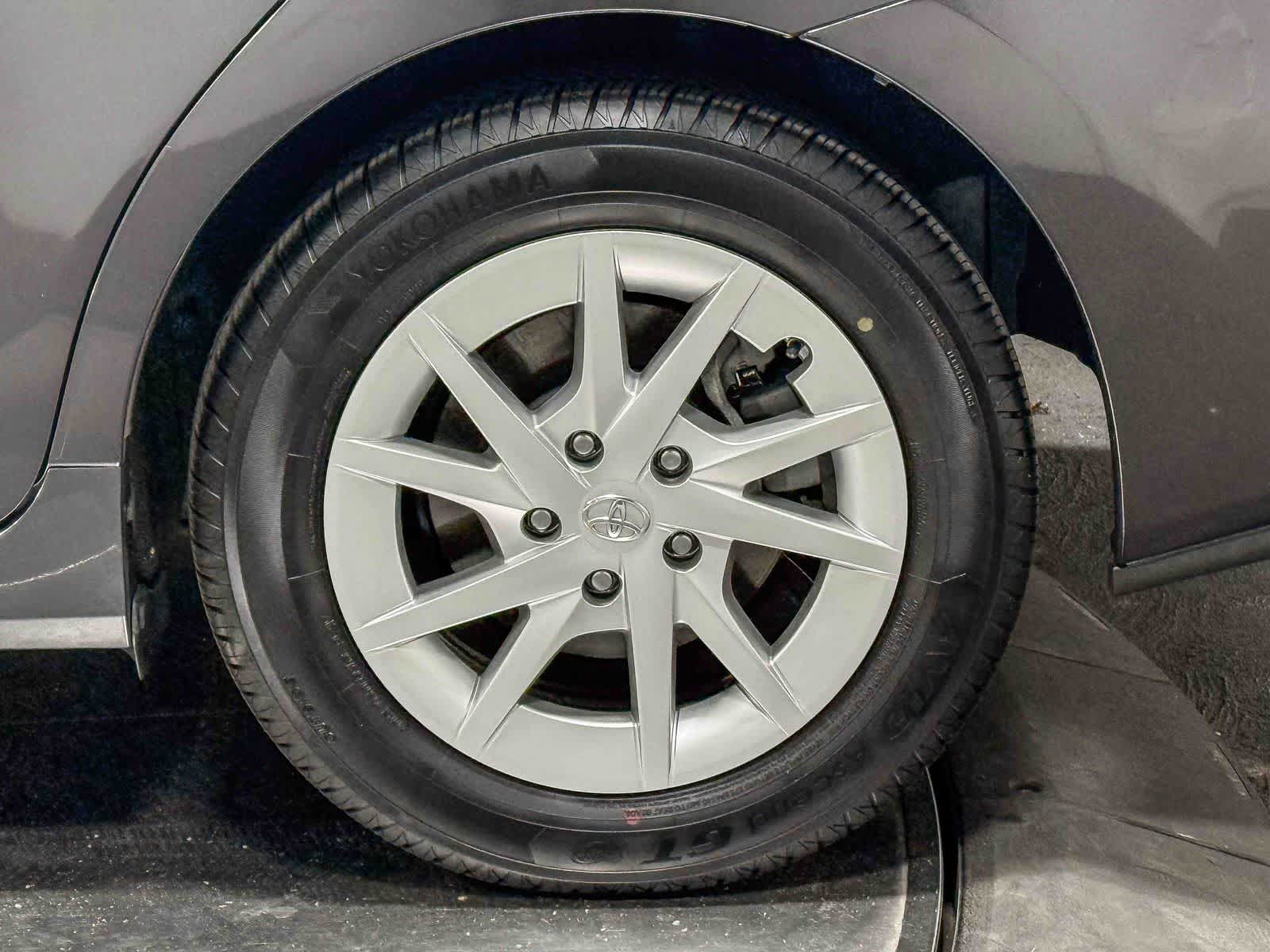 Thumbnail: 2016 Toyota Prius v - 7