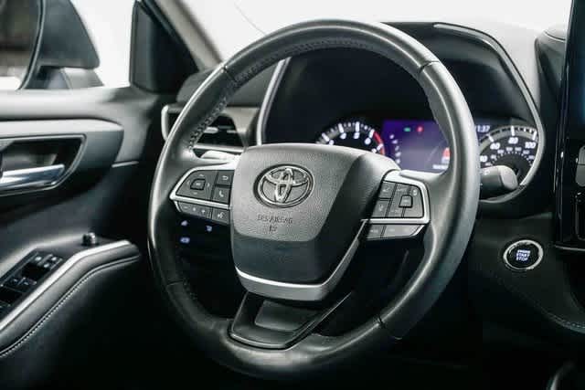 Thumbnail: 2023 Toyota Highlander - 15