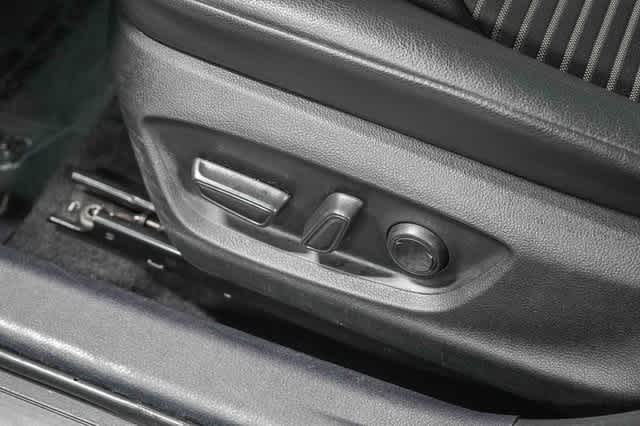 Thumbnail: 2023 Toyota Camry - 22