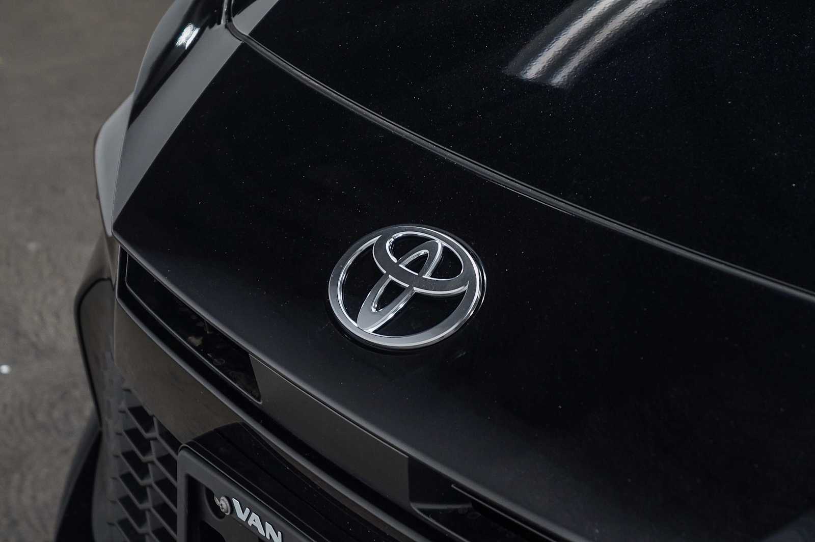 Thumbnail: 2025 Toyota Camry - 9