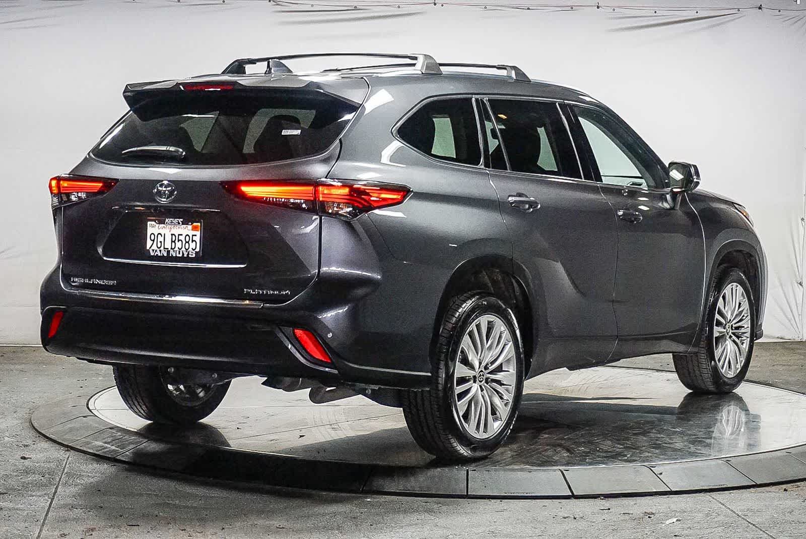 Thumbnail: 2023 Toyota Highlander - 3