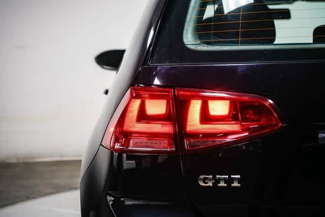 Thumbnail: 2016 Volkswagen Golf - 9