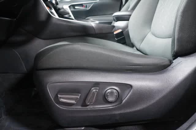 2022 Toyota RAV4 XLE 21