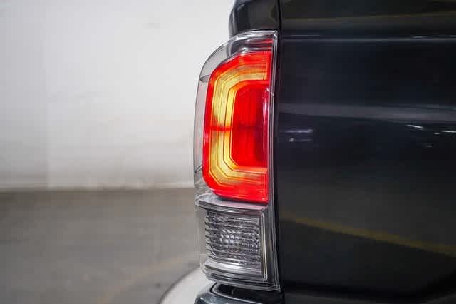 Thumbnail: 2021 Toyota Tacoma - 12