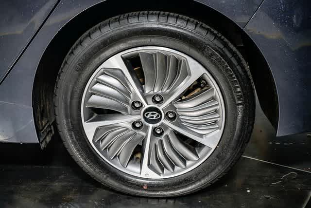 Thumbnail: 2020 Hyundai Ioniq - 10