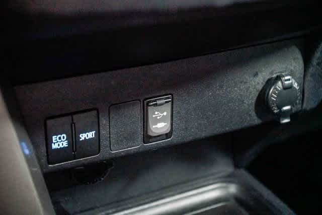 Thumbnail: 2018 Toyota RAV4 - 22