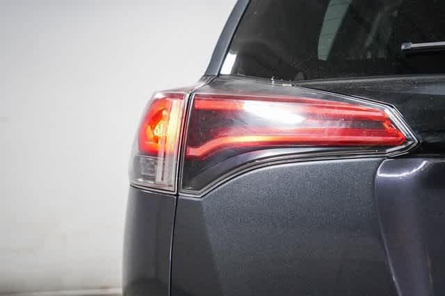 2018 Toyota RAV4 Adventure 12