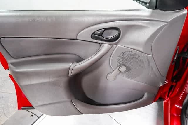 Thumbnail: 2002 Ford Focus - 21