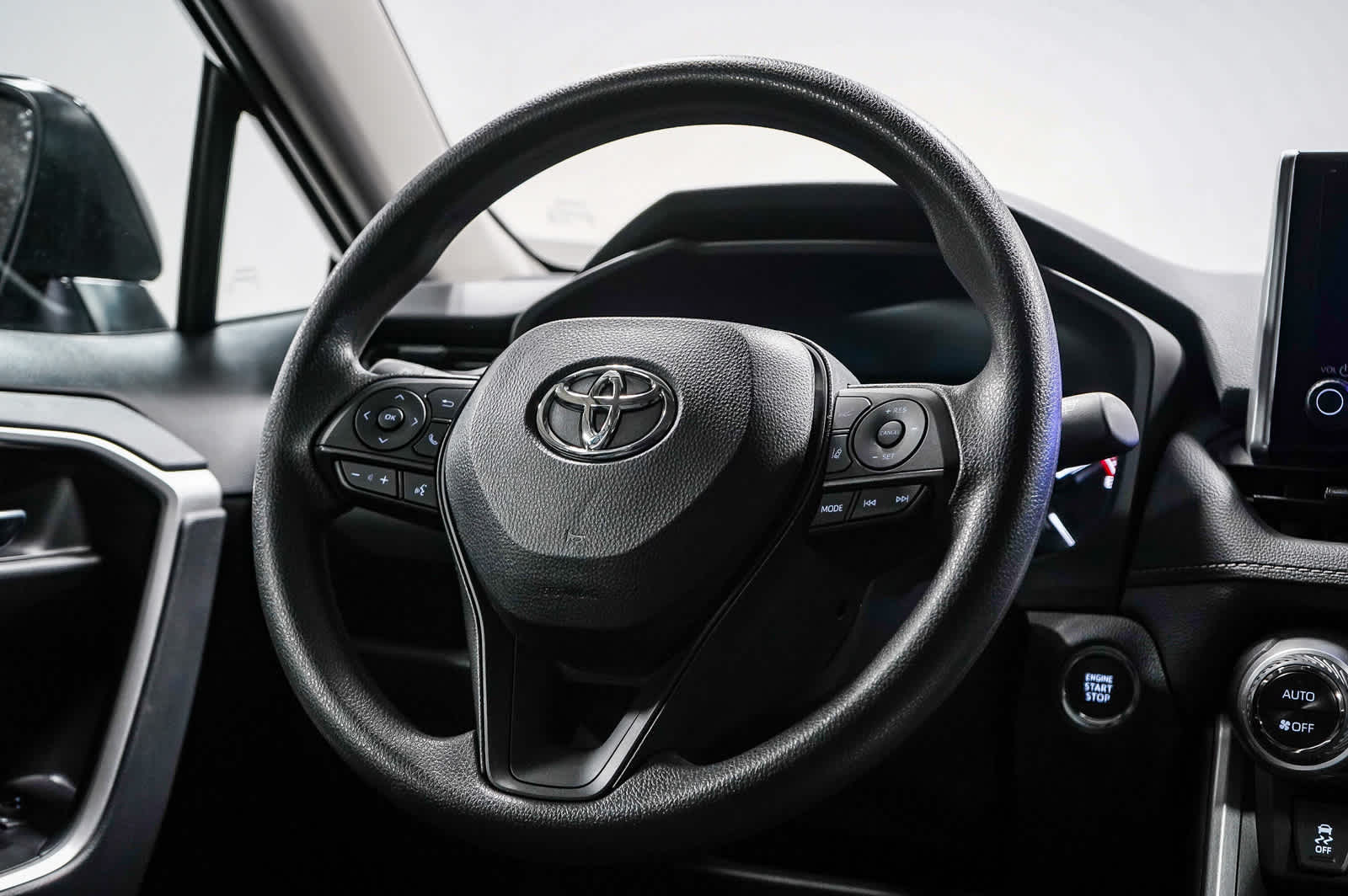 2025 Toyota RAV4 XLE 17