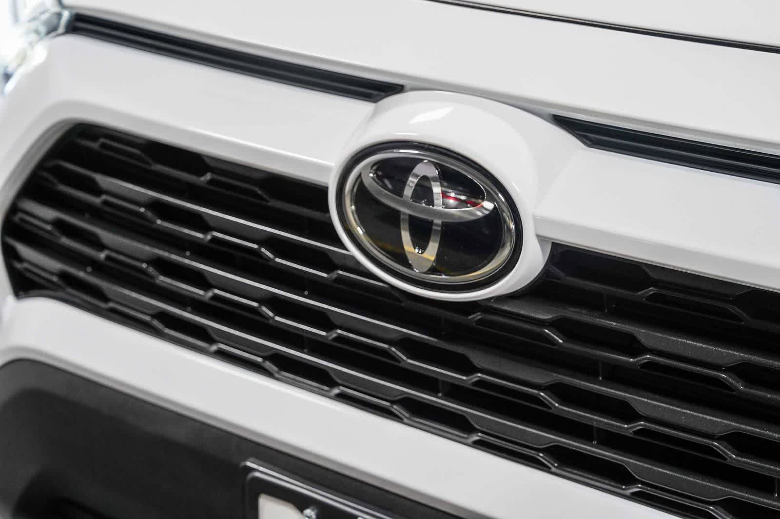 Thumbnail: 2024 Toyota RAV4 - 9