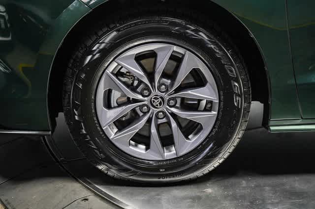 2024 Toyota Sienna LE 9
