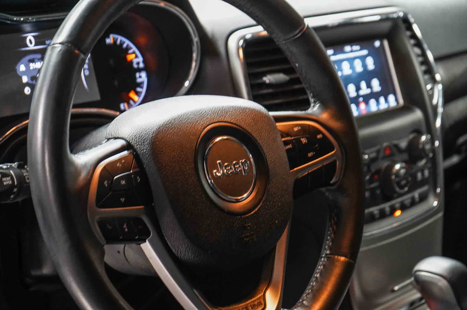 Thumbnail: 2018 Jeep Grand Cherokee - 18