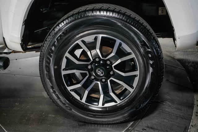 Thumbnail: 2020 Toyota Tacoma - 10