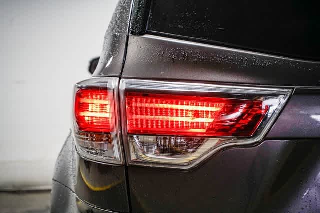 Thumbnail: 2016 Toyota Highlander - 10