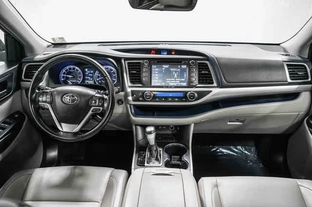 Thumbnail: 2019 Toyota Highlander - 12