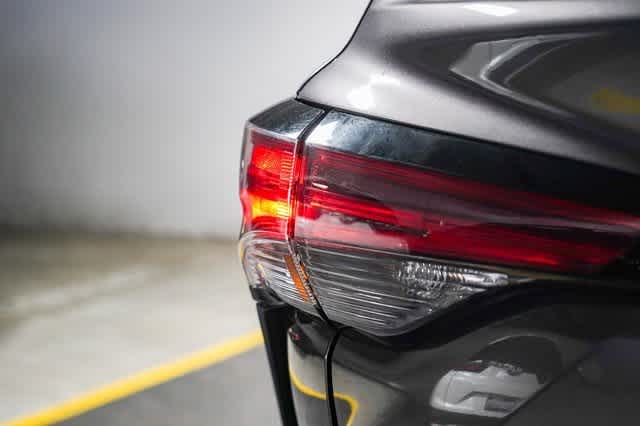 Thumbnail: 2021 Toyota Sienna - 12