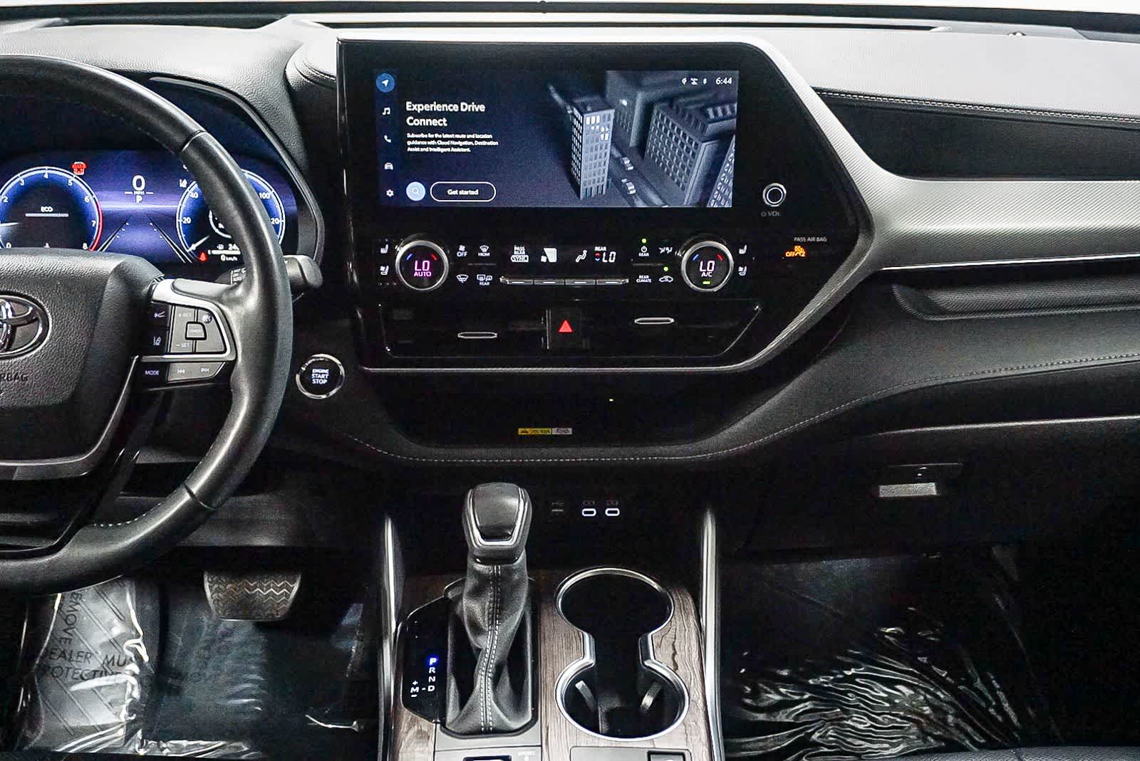 Thumbnail: 2023 Toyota Highlander - 15