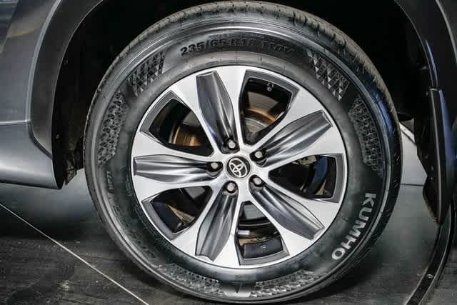 Thumbnail: 2022 Toyota Highlander - 11