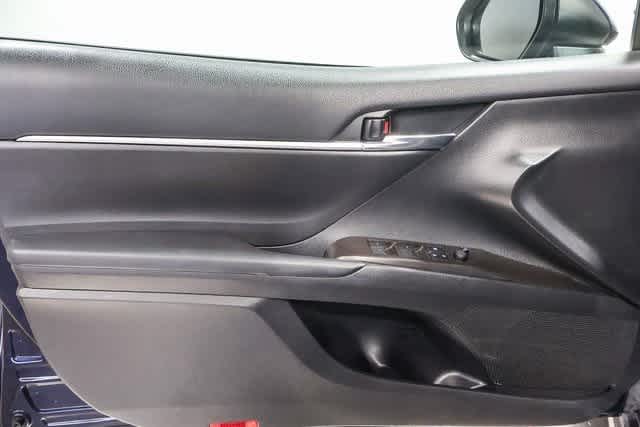 2022 Toyota Camry SE 22