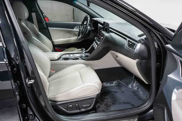 Thumbnail: 2023 Genesis G70 - 16