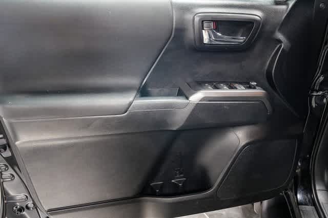 Thumbnail: 2018 Toyota Tacoma - 22