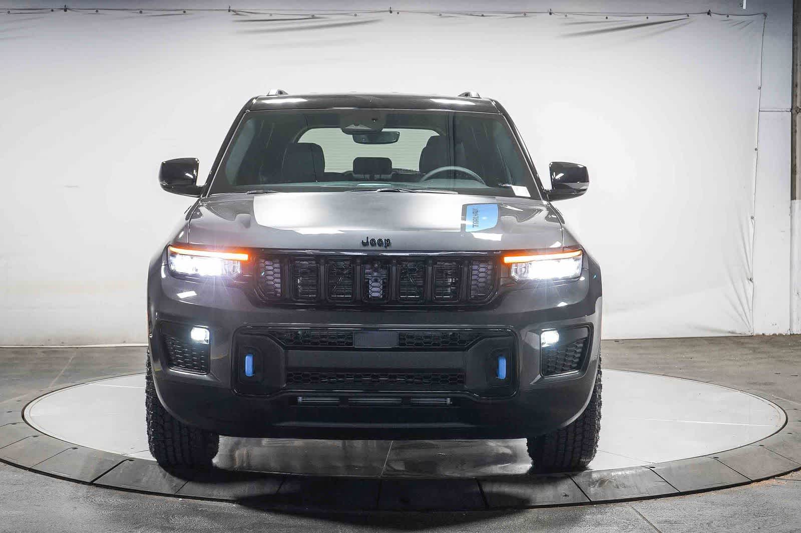 Thumbnail: 2023 Jeep Grand Cherokee - 3