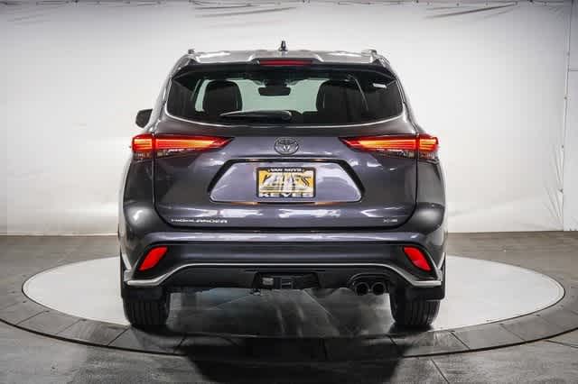 Thumbnail: 2021 Toyota Highlander - 4