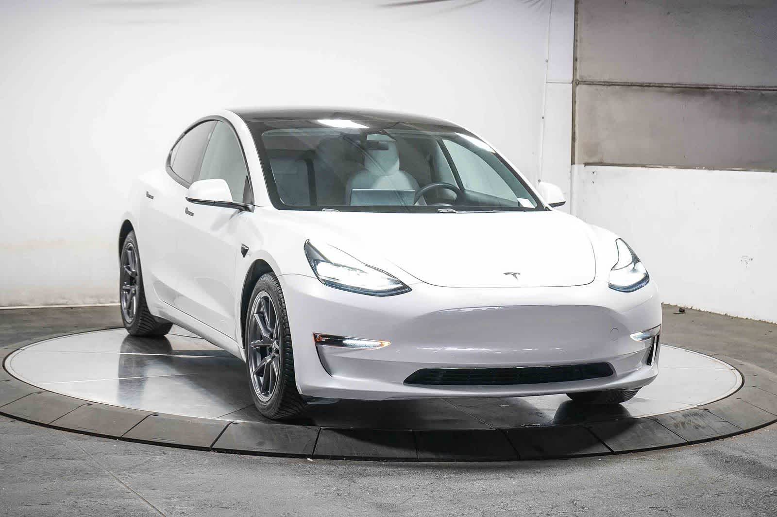 Thumbnail: 2021 Tesla Model 3 - 2
