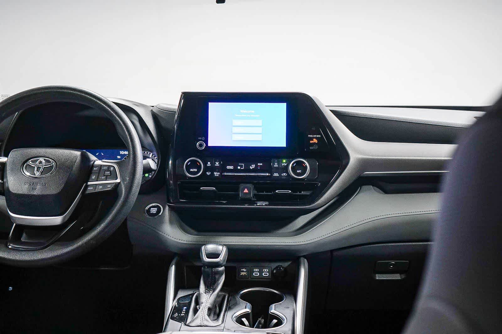 Thumbnail: 2023 Toyota Highlander - 12