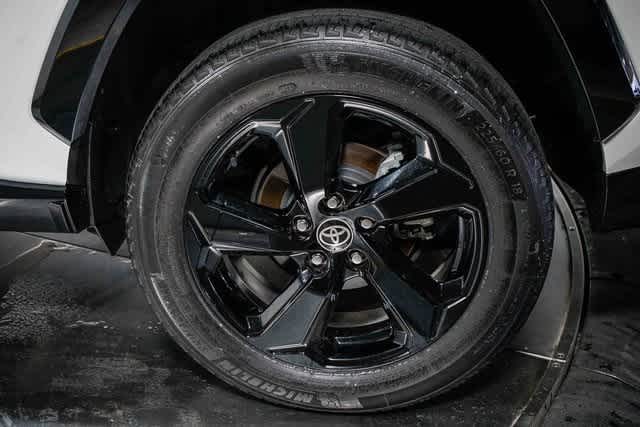 Thumbnail: 2021 Toyota RAV4 - 11
