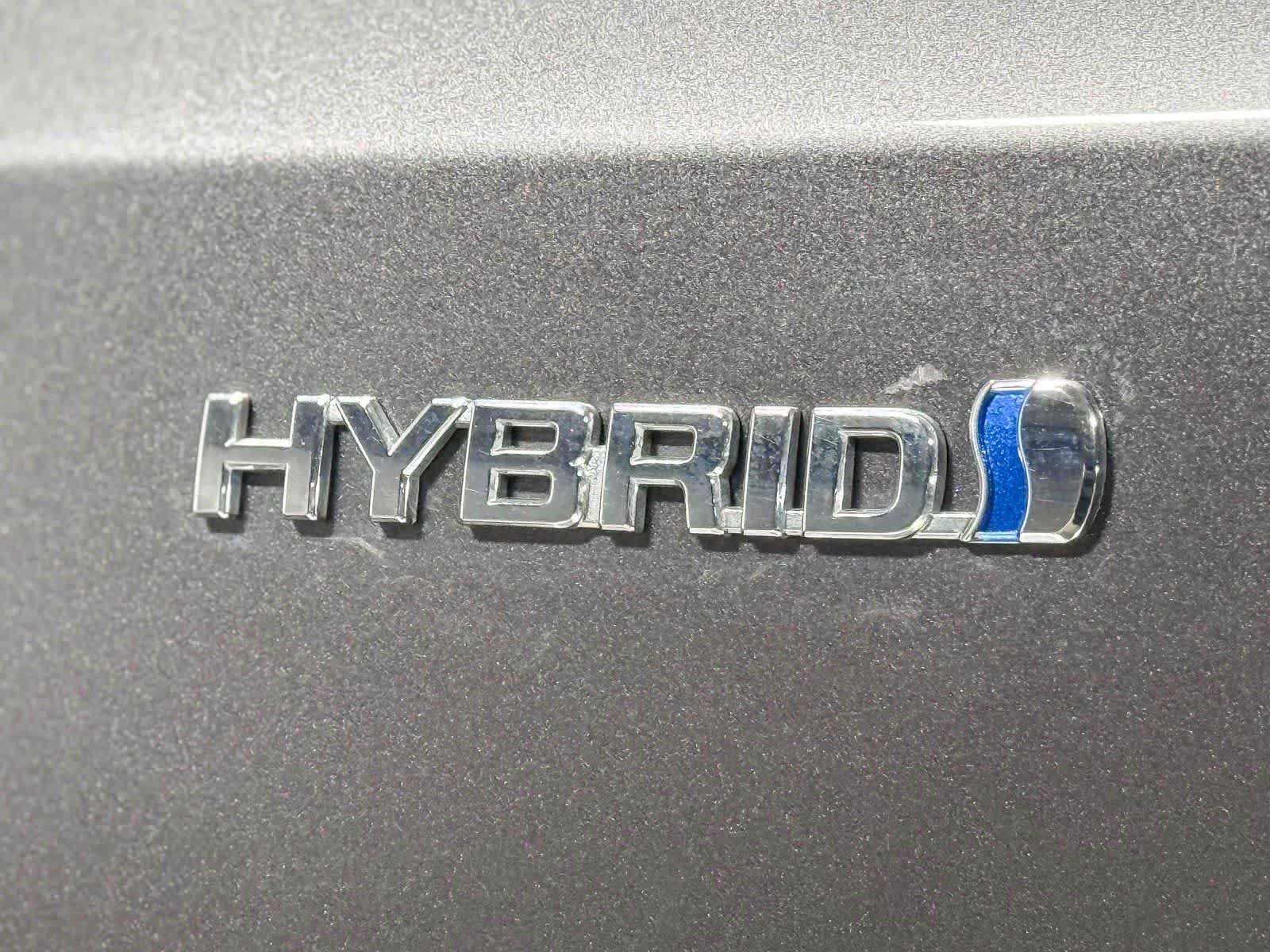 Thumbnail: 2016 Toyota Prius v - 29
