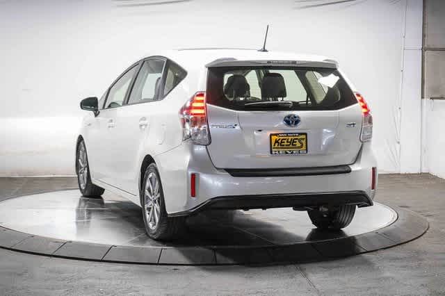Thumbnail: 2017 Toyota Prius v - 2
